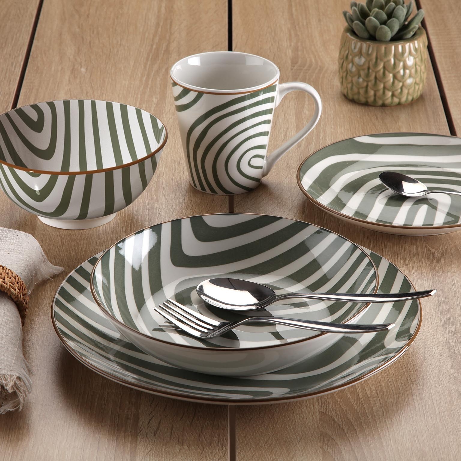 Versa Service 18 porcelain dinner plates decorated Denali green cod.22590012 Versa